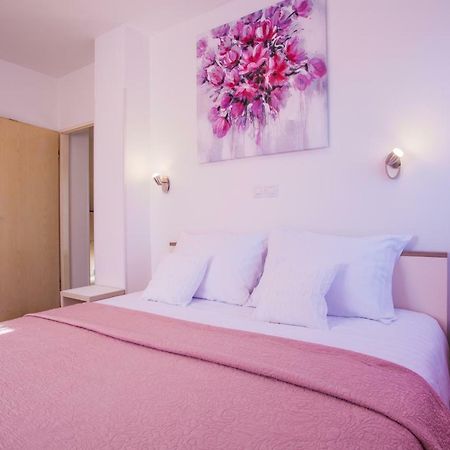 Apartman Madlen Cres Zewnętrze zdjęcie