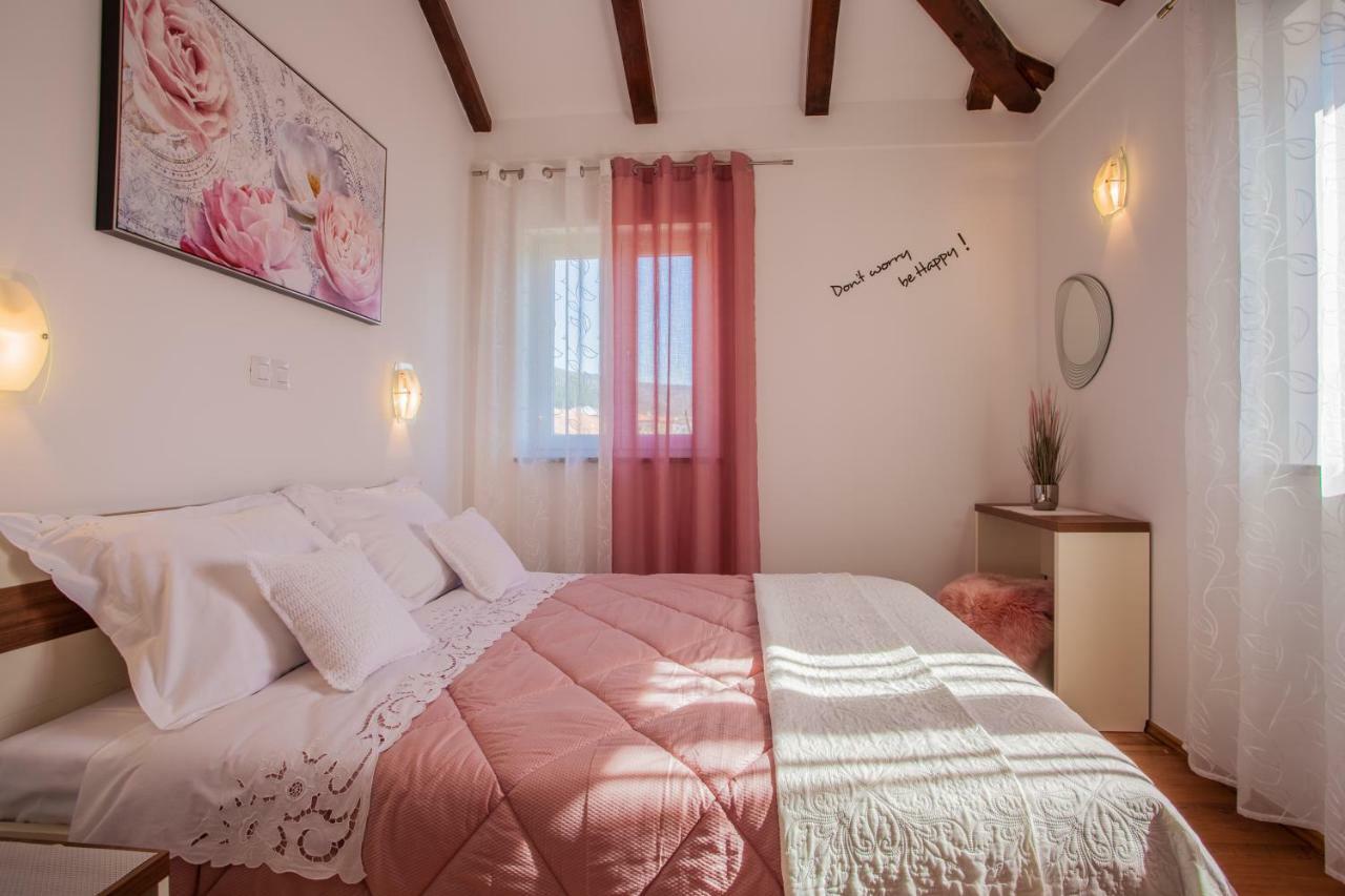 Apartman Madlen Cres Zewnętrze zdjęcie