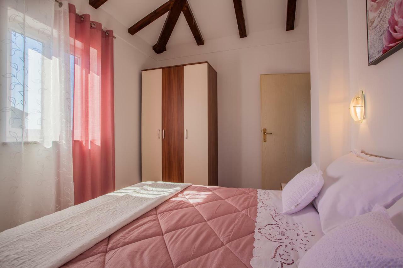 Apartman Madlen Cres Zewnętrze zdjęcie